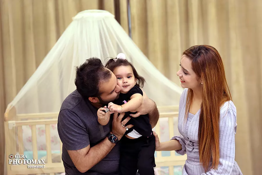 Maternity photographer in Delhi
