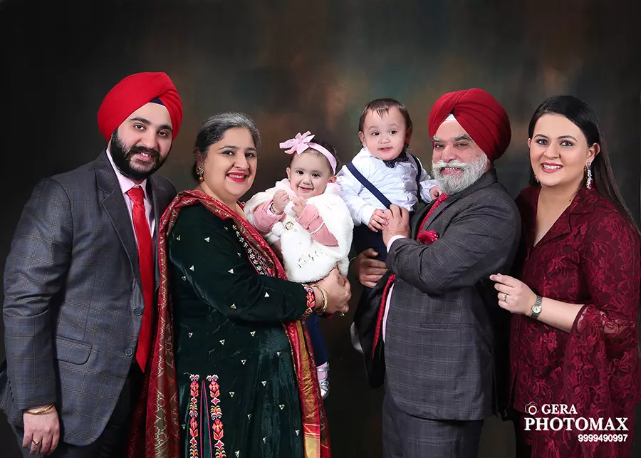 Maternity shoot photographer in Delhi